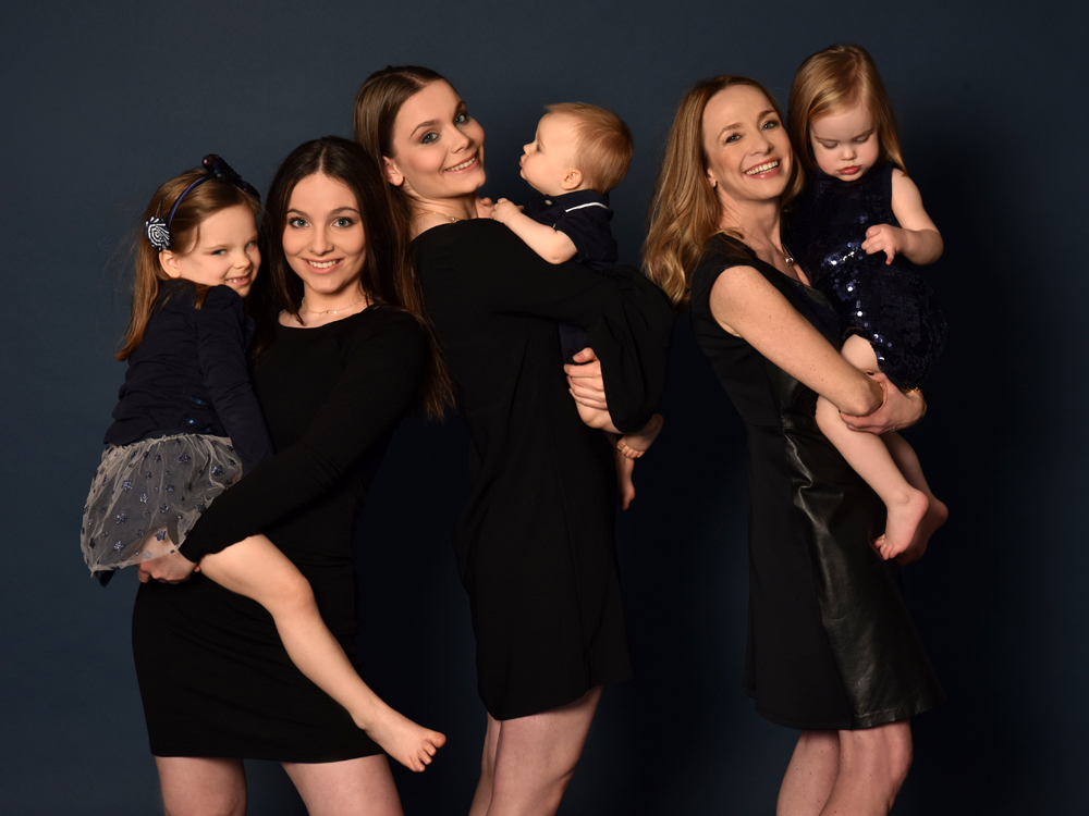 Családi fotózás műteremben by kovacskatafoto